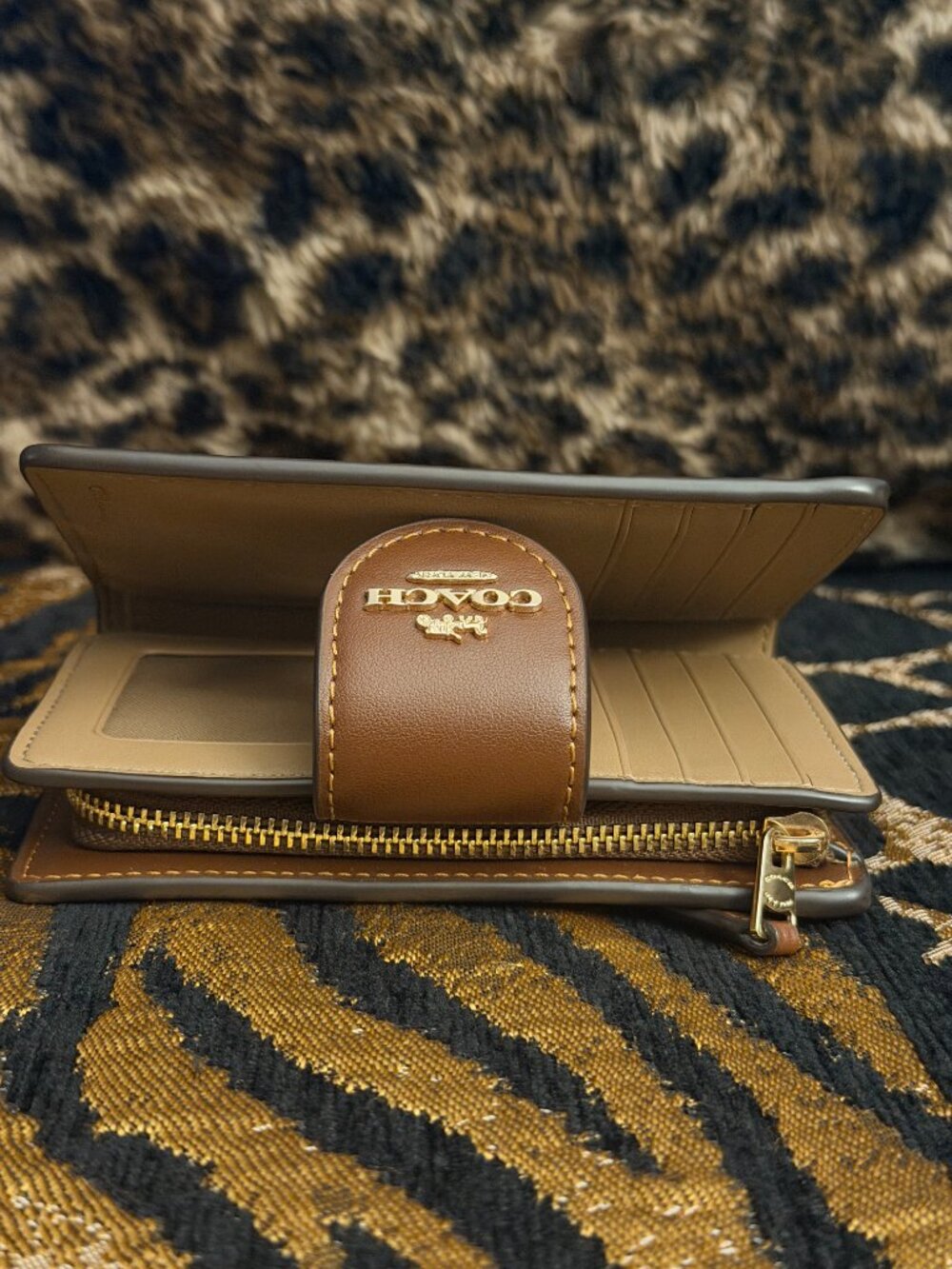 Coach 3 pc bundle Brown Signature Rowan, make up case, & wallet EXCELLENT - Picture 9 of 15